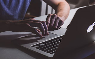 九游娱乐-C罗在篮网比赛中出色发挥，持续失利引发热议！赛场气氛高涨的简单介绍