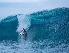 九游- 冲浪总决赛上演强强对话，川蜀犀牛队逆转齐鲁飞鹰队，团队配合流畅；细节处理更胜一筹