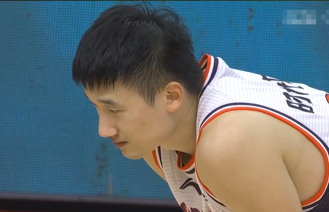 国际比赛日体能课后，广州队内部沟通备战国王杯，赛场秩序良好，轮换策略成焦点的简单介绍